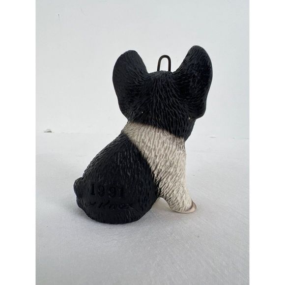 Harvey Knox Kingdom Pig with Red Bow Ornament Sitting Black White 3" tall - Picture 3 of 5